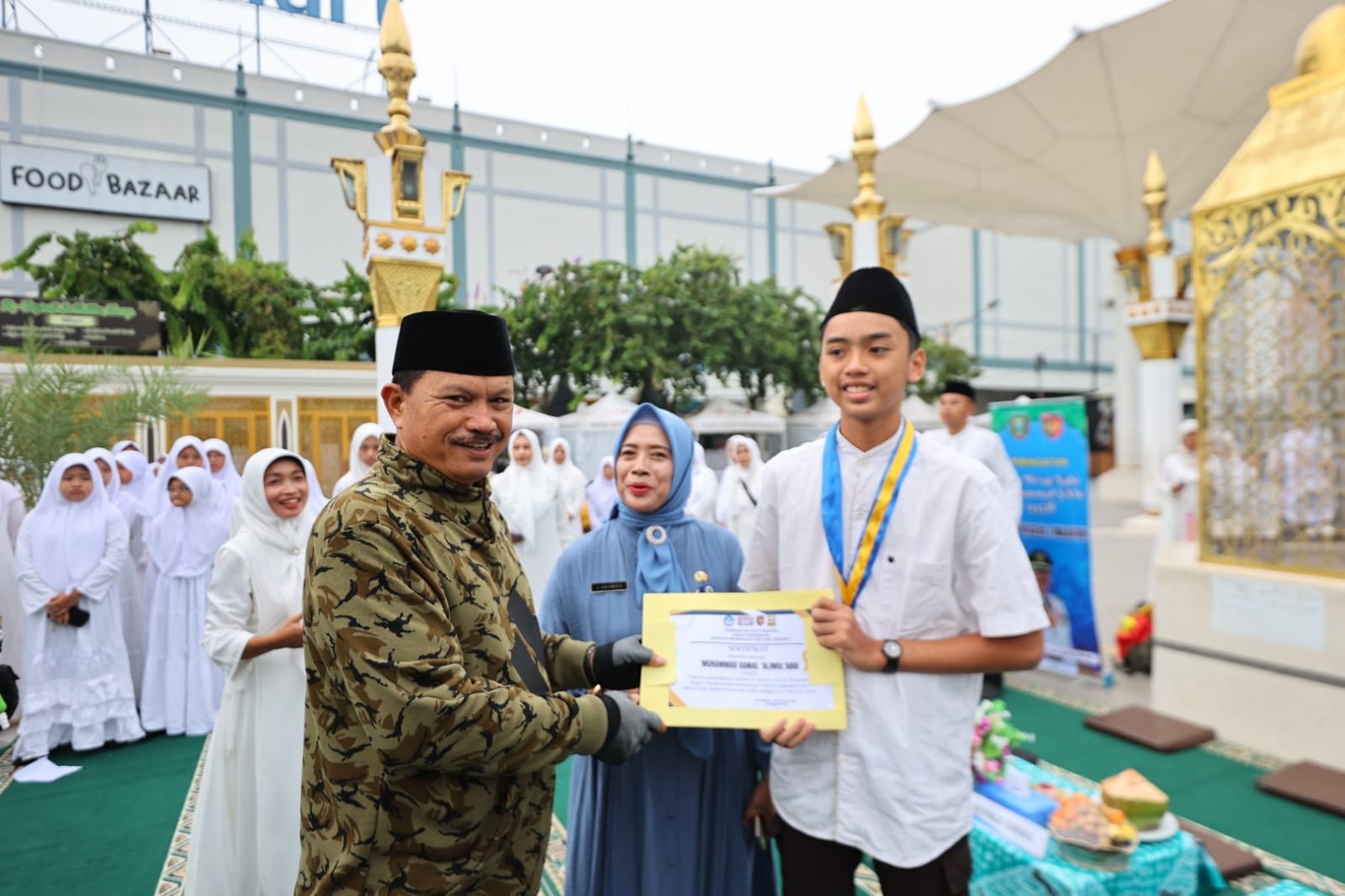 Foto 3 dari 8: Hadiri Peringatan Isra Mi’raj di Kawasan PRC, Wali Kota  Harap Jadi Momentum Teladani Sikap Rasullah