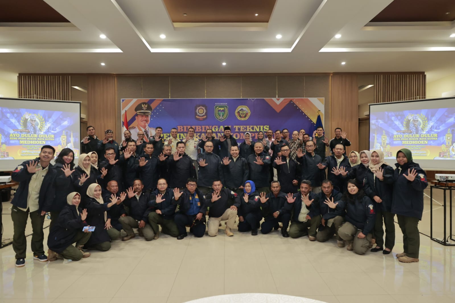 Foto 3 dari 5: Hadiri Bimtek Satpol PP Dan Damkar, Wali Kota Sampaikan Sejumlah Arahan