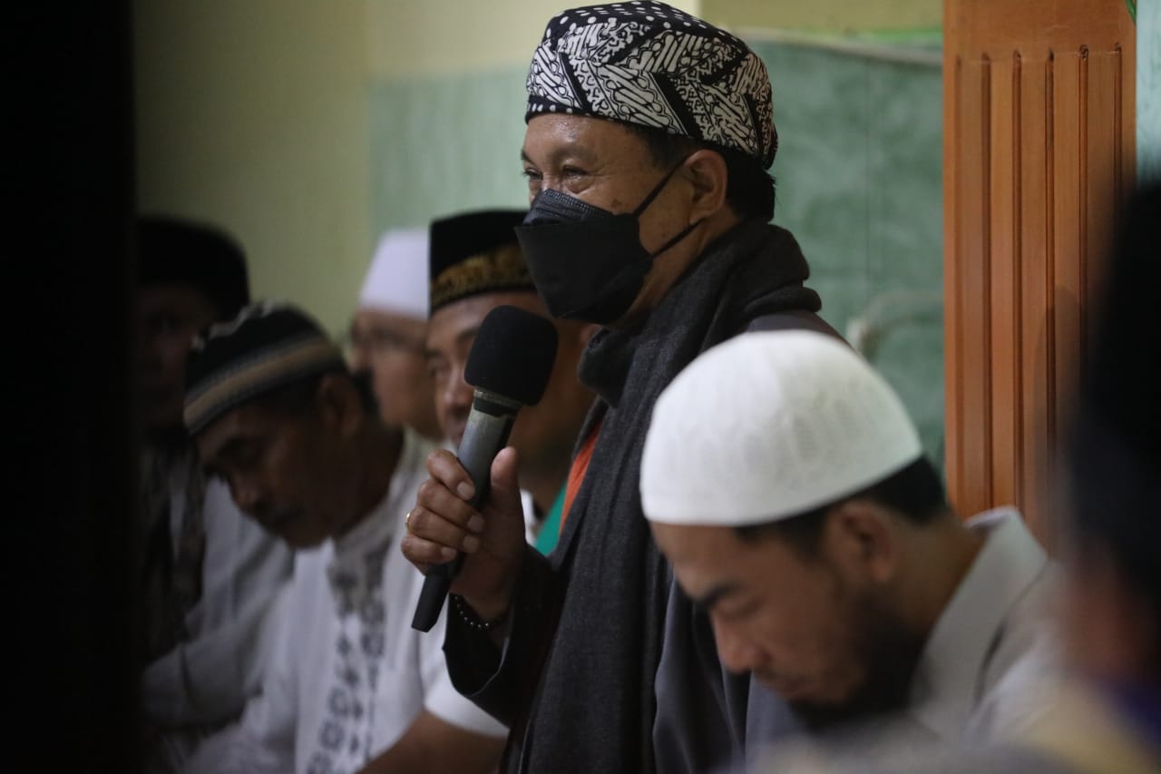 Foto 5 dari 11: Tarawih di Masjid Al-Fitri, Wali Kota Ajak Jamaah Perbanyak Ibadah di Bulan Suci