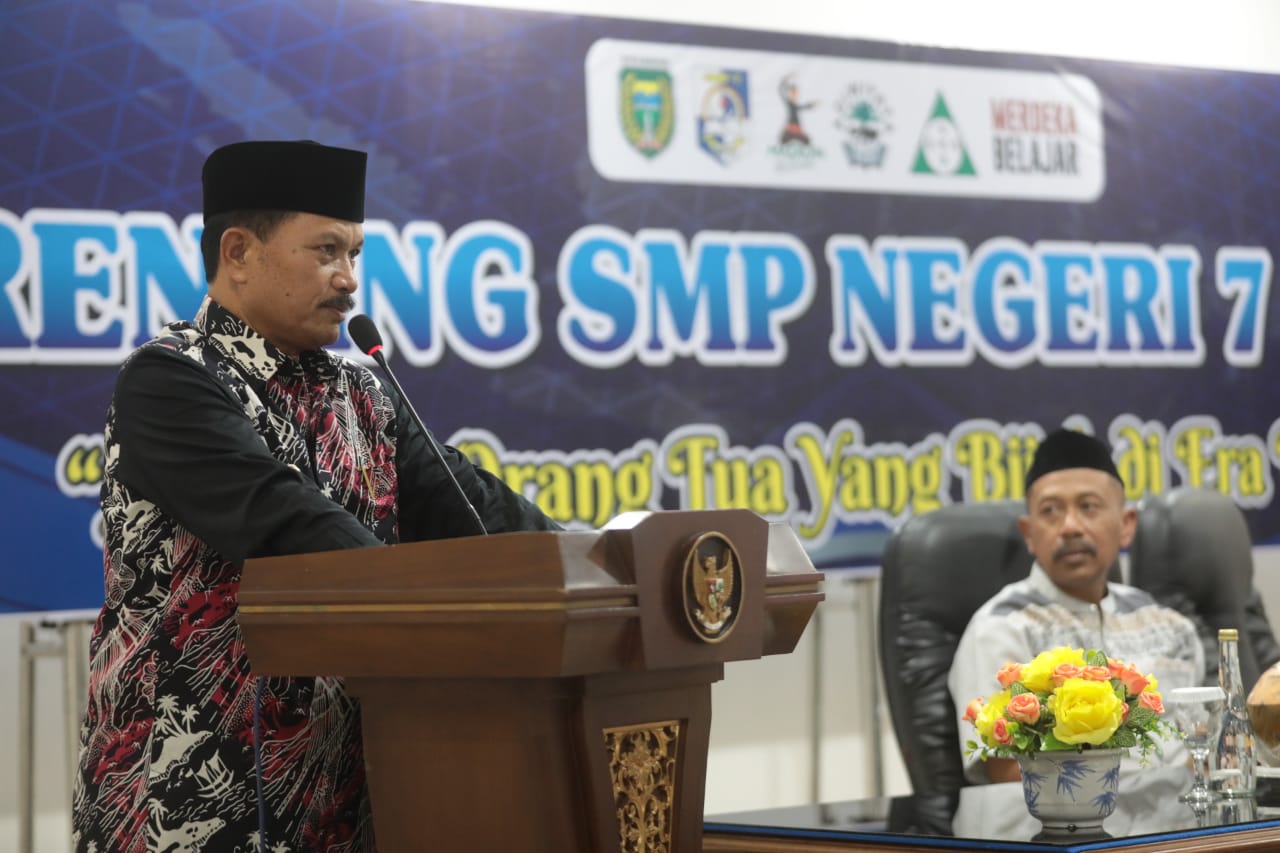 Hadiri Parenting SMPN 7, Wali Kota Pesan ke Orangtua Agar Bijak di Era Digital