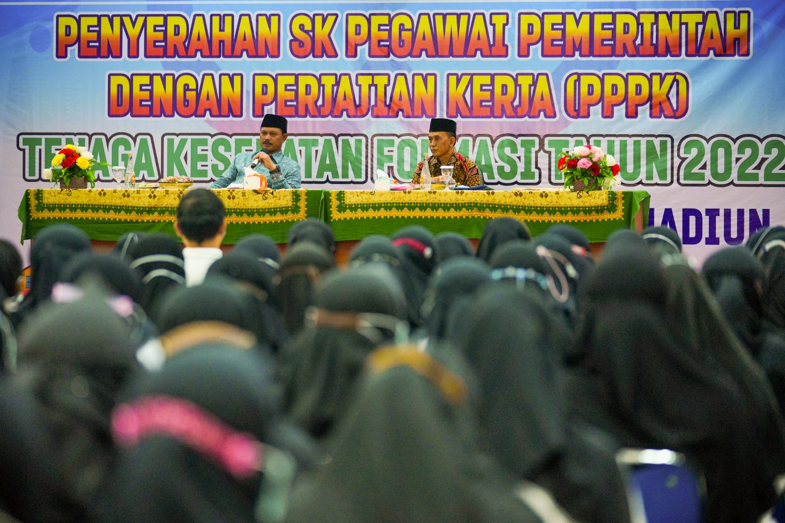 Foto 5 dari 10: Serahkan SK PPPK, Wali Kota Minta Serius dalam Bekerja