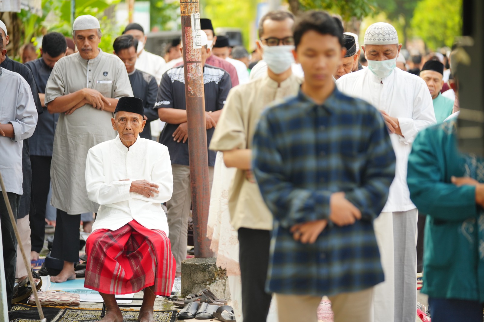 Foto 3 dari 10: Potret Khusyuk Salat Idul Fitri Jamaah Muhammadiyah di Berbagai Sudut Kota