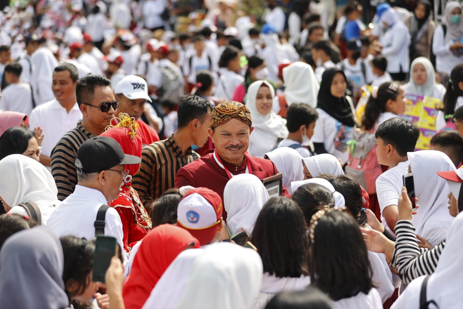 Foto 8 dari 9: Rasakan Berbagai Kemudahan Belajar, Program Laptop Jadi Primadona Bagi Pelajar