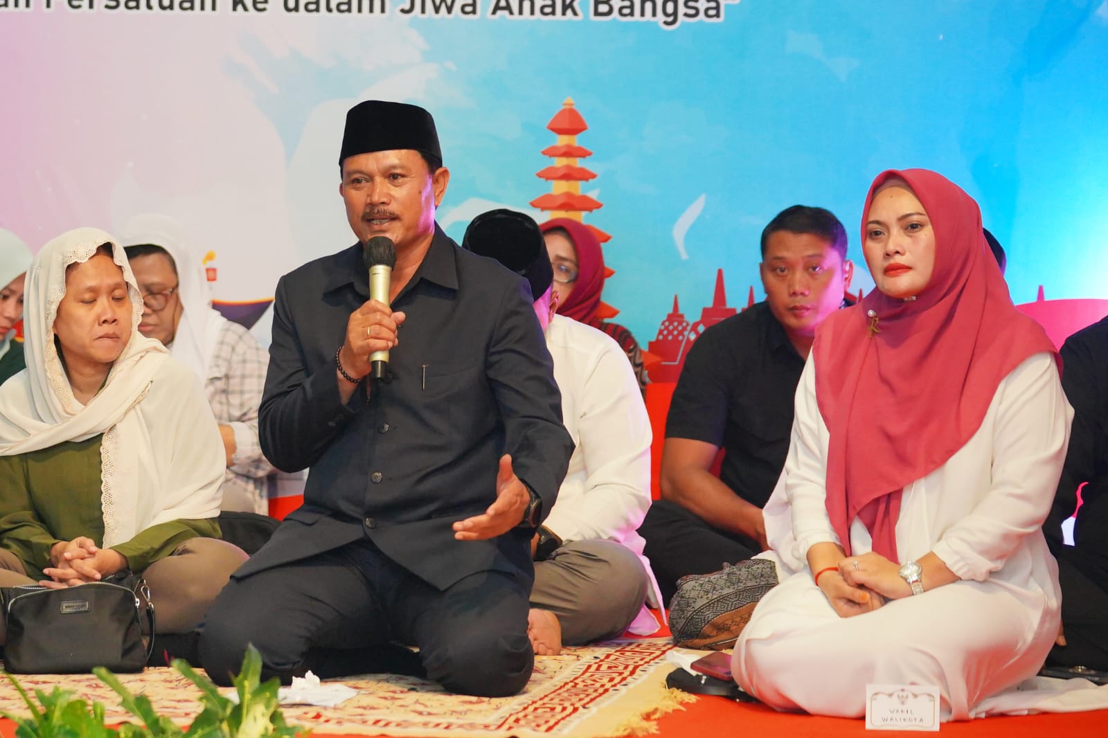 Foto 4 dari 8: Sambut Kedatangan Sinta Nuriyah Wahid, Wali Kota Ajak Masyarakat Teladani Gus Dur