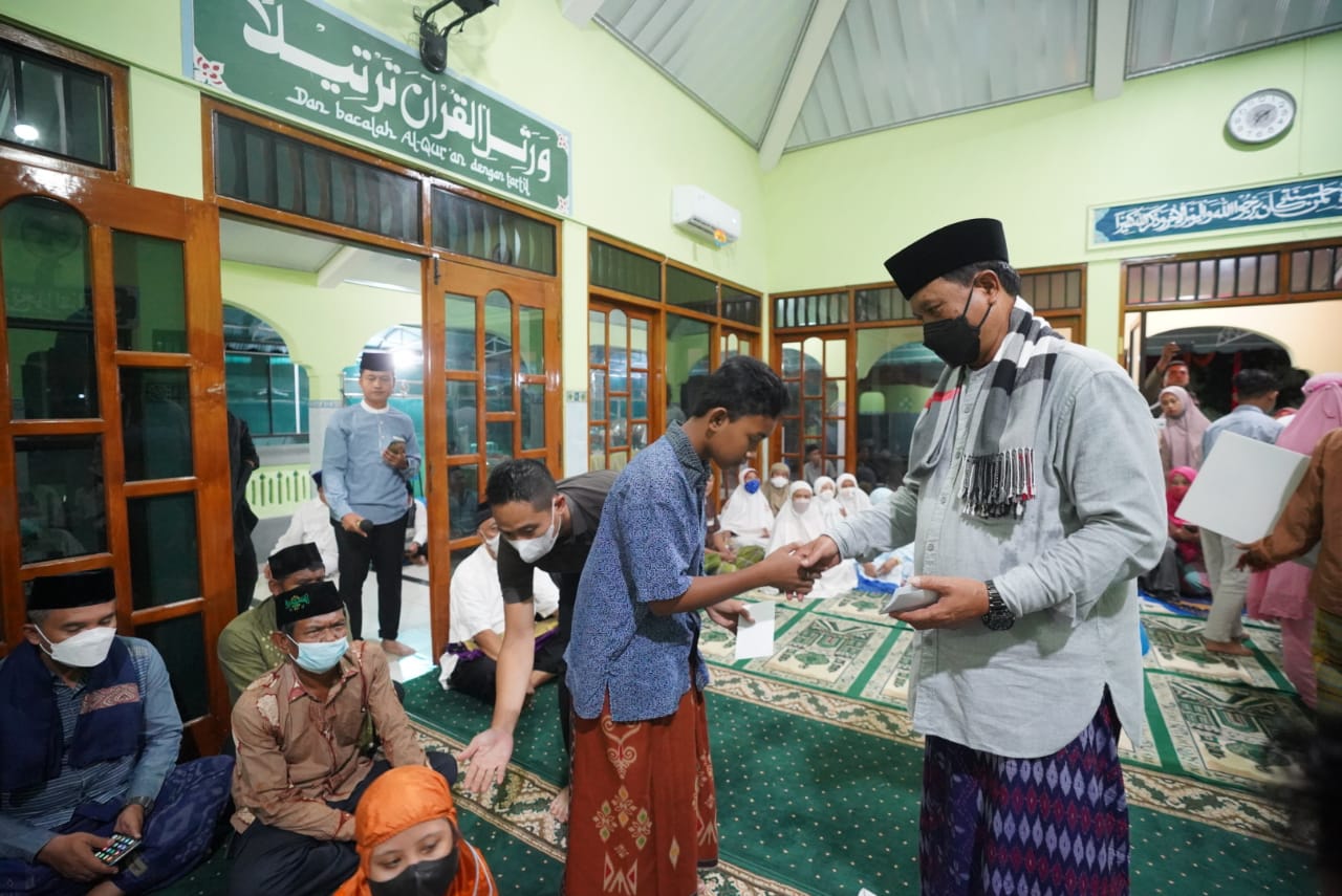 Foto 7 dari 9: Salat Isya di Masjid Nur Huda Winongo, Wali Kota Sampaikan Penanganan Stunting
