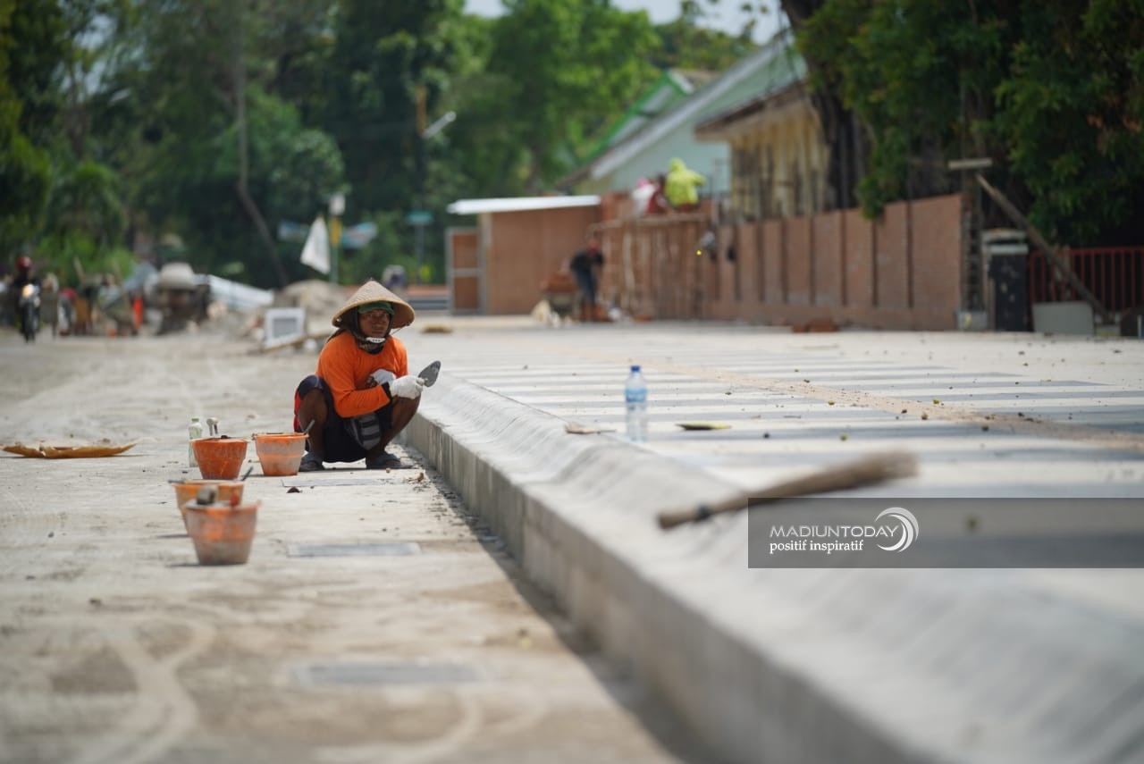 Foto 1 dari 5: Pekerjaan Surplus 22 Persen, Sentra Kuliner Rimba Darma Tahap Tiga Tinggal Perapian