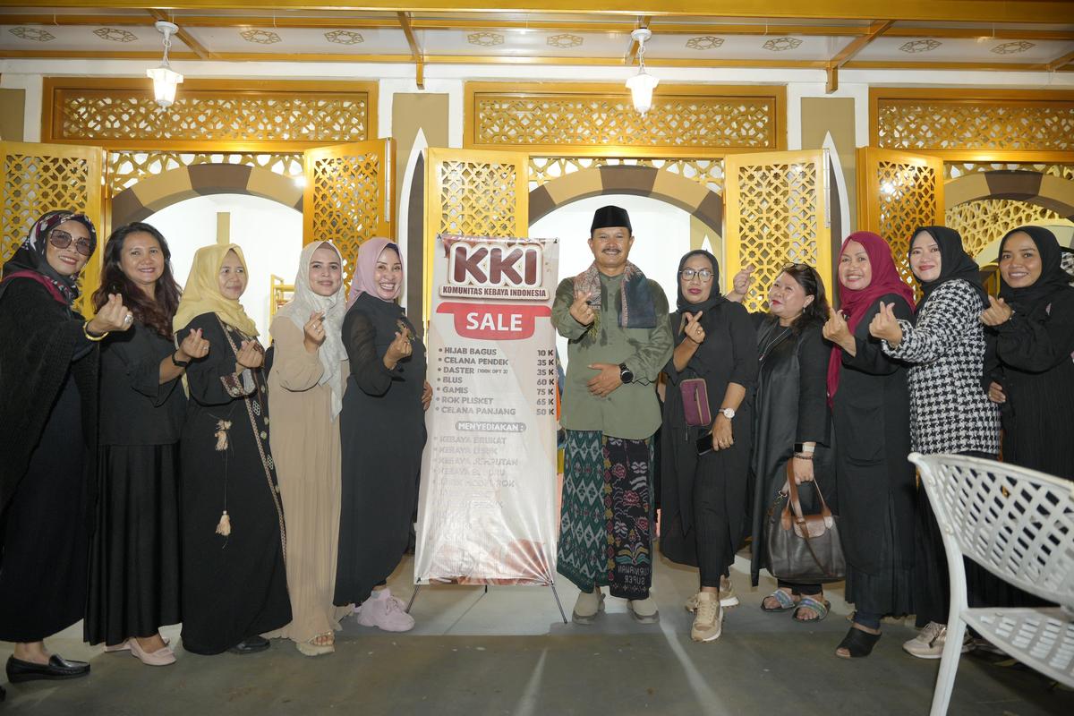 Foto utama berita: Keliling PSC, Wali Kota Resmikan Bazar UMKM Hingga Bagi Sembako Untuk Warga Sekitar