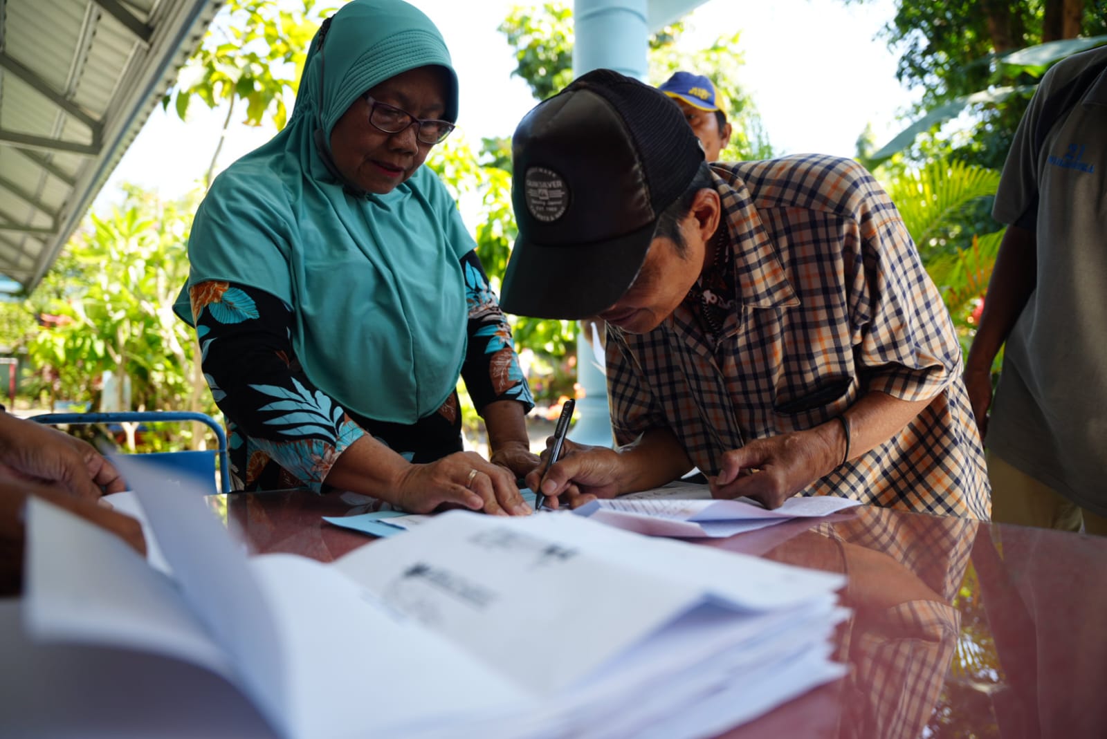 Foto 4 dari 4: Berbagi Kebahagiaan Sekaligus Tambah Imun, Pemkot Bagikan Daging Kurban ke Masyarakat Rentan