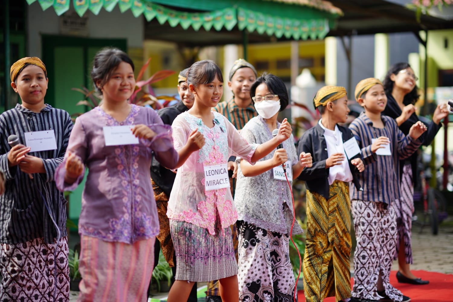 Foto 10 dari 10: Serunya Aksi Siswa SDK ST Bavo, Nembang Macapat Hingga Pidato Bahasa Jawa Dengan Berbusana Tradisional