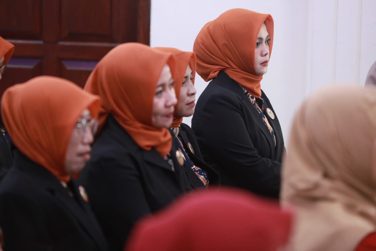 Foto 3 dari 13: Lantik Kepengurusan Perwosi Masa Bakti 2023-2027, Wali Kota Harap Peran Perwosi dalam Kemajuan Kota
