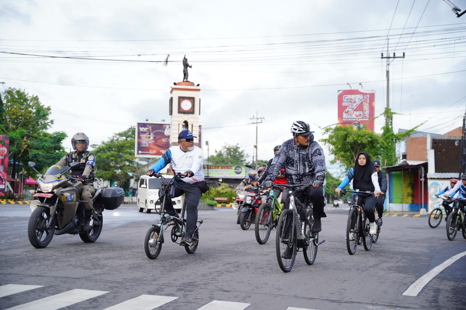 Foto utama berita: Gowes di Tiga Kelurahan, Wali Kota Pastikan Usulan Tepat Sasaran