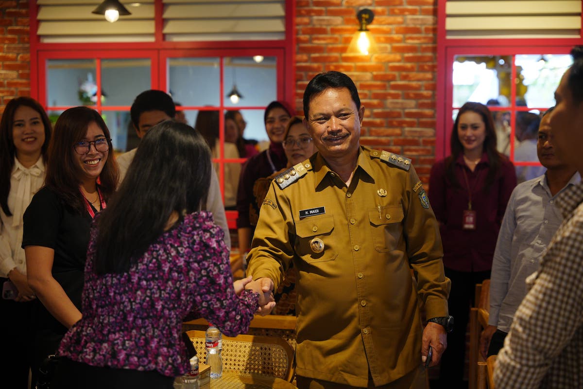 Foto 7 dari 8: Bisnis Kuliner Kian Menjanjikan, Wali Kota Resmikan Resto Kuliner Baru di Kota Pendekar