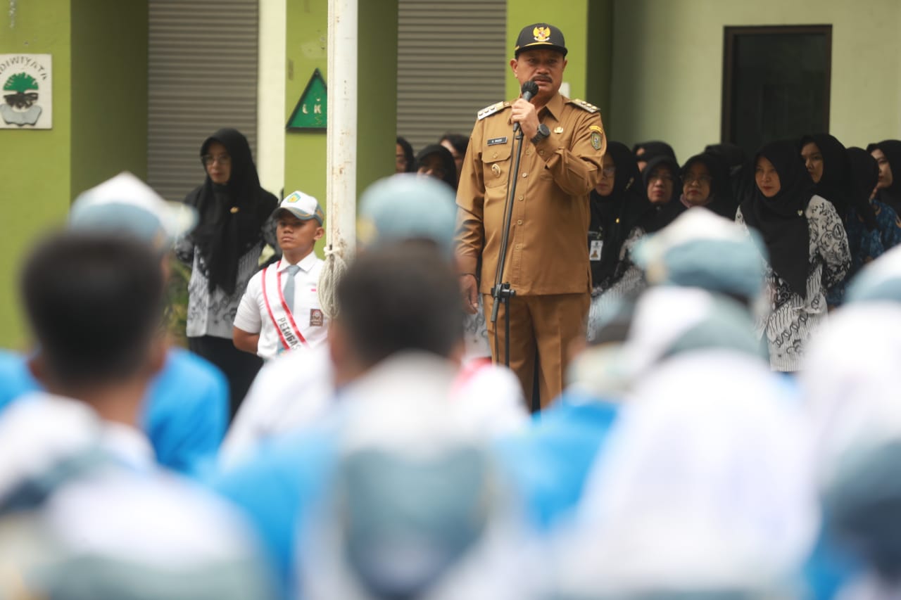 Jadi Pembina Upacara di SMKN 3, Wali Kota: Kota Kita Kota Layak Anak, Mari Kita Jaga Bersama