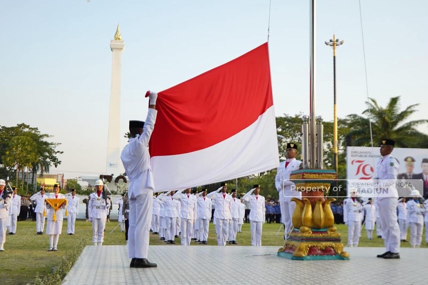 Foto utama berita: Upacara Penurunan Bendera HUT RI ke-79 Berjalan Lancar dan Khidmat