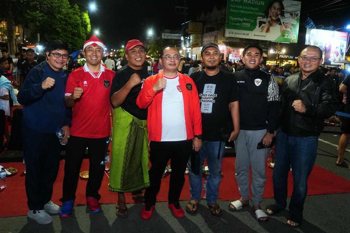 Foto 6 dari 9: Pemkot Gelar Nobar Berhadiah Sepeda, Pj Wali Kota: Antusias Masyarakat Luar Biasa