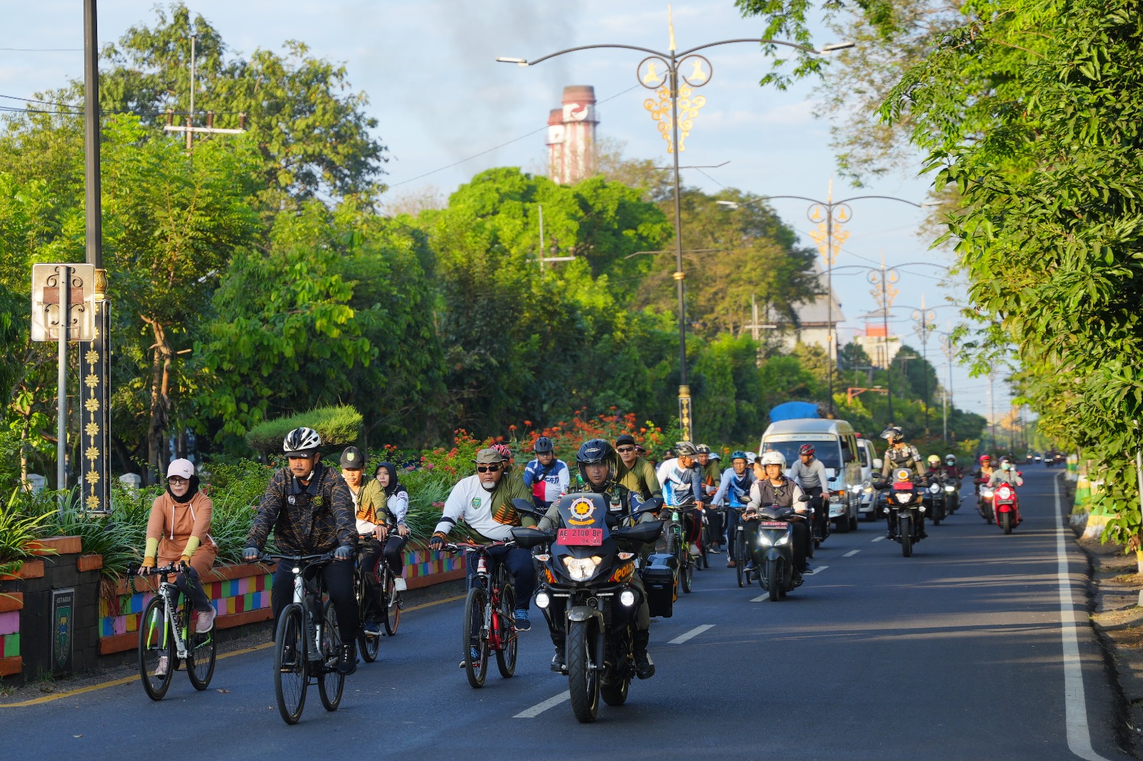 Foto 4 dari 4: Gowes Pagi, Wali Kota Sambangi Warga Di Kartoharjo