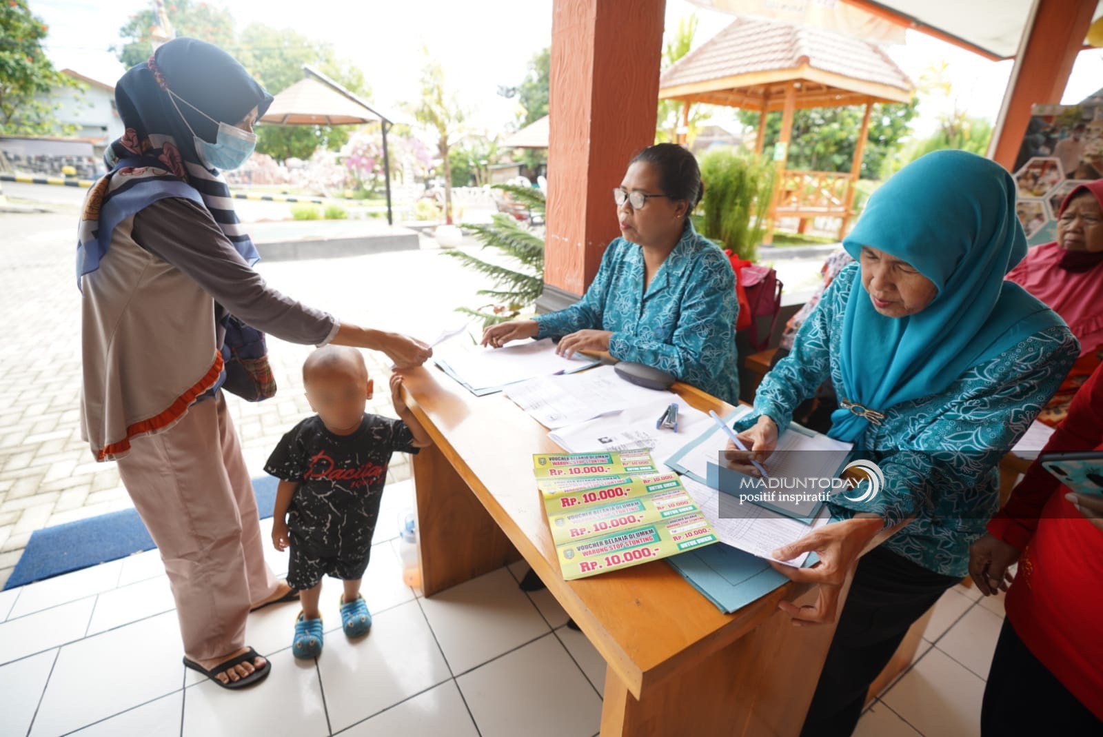 Foto 8 dari 10: Agar Gizi Seimbang, Warung Stop Stunting Rutin Digelar