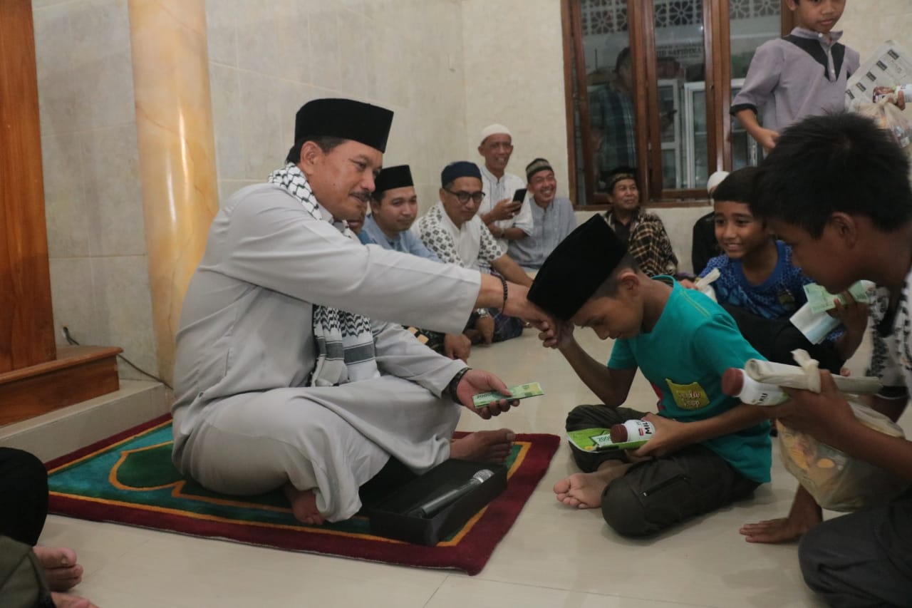 Foto 7 dari 7: Salat Isya dan Tarawih Safari Ramadan di Masjid Sayyidina ‘Ali Wali Kota Pesan Jaga Kondusifitas Kota Jelang Idul Fitri
