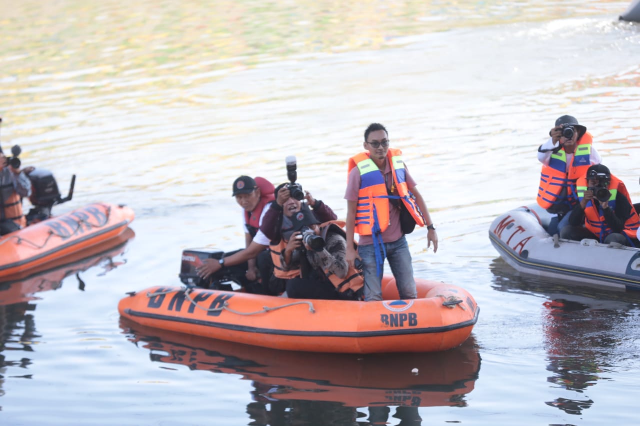 Foto 10 dari 10: Wisata Edukasi Kali Bantaran Dibuka Mulai Besok, Masyarakat Bisa Belajar Lingkungan Sungai dari Atas Perahu