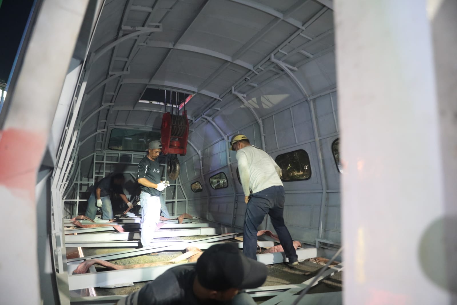 Foto 5 dari 10: Replika Kereta Cepat Bogowonto Mulai Dipasang, Besok Lanjut Pemasangan Lantai dan Interior