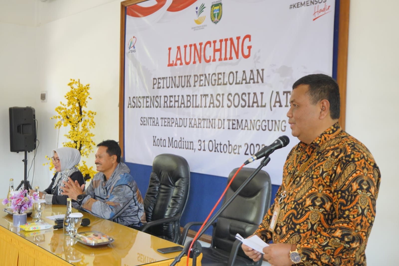 Foto 6 dari 9: Wali Kota Salurakan Bantuan Atensi Kemensos RI Sekaligus Resmikan Unit Layanan Terapi