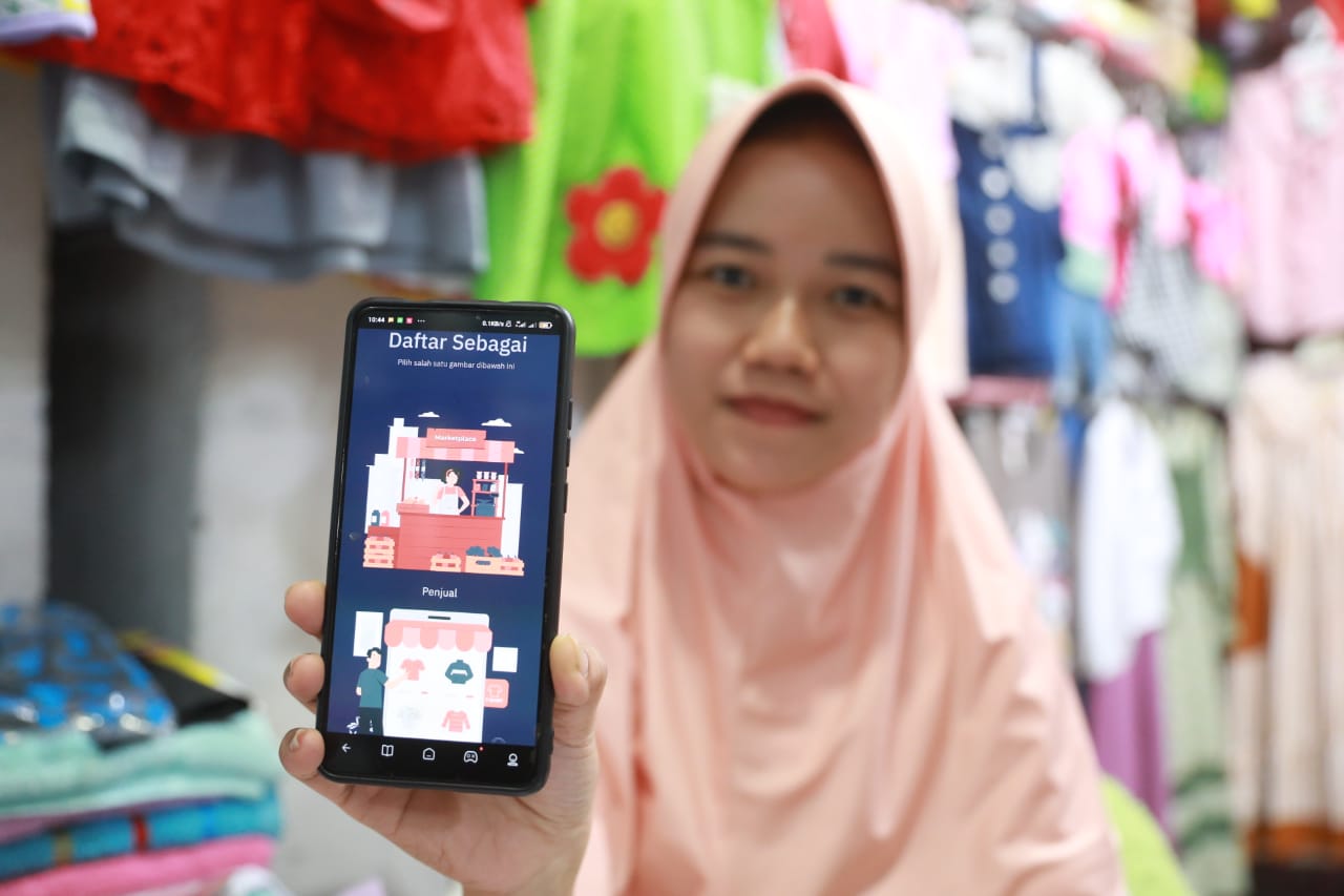 Lewat Aplikasi Pasar e-Madiun, Pedagang Belajar Pemasaran Secara Online