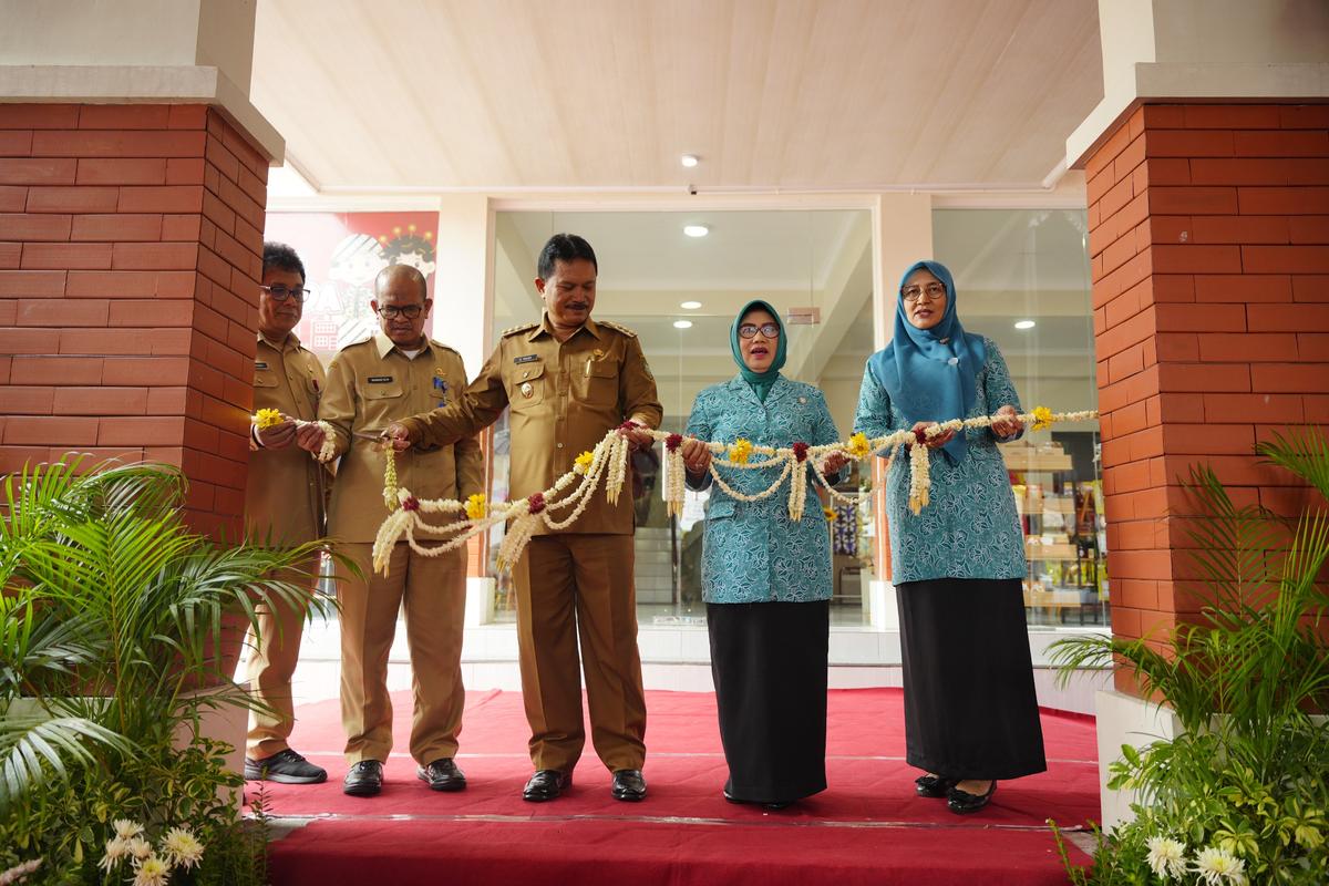 Foto 1 dari 8: Resmikan Gedung Dekranasda, Wali Kota Berharap Bawa Kemajuan untuk UMKM Kota Pendekar
