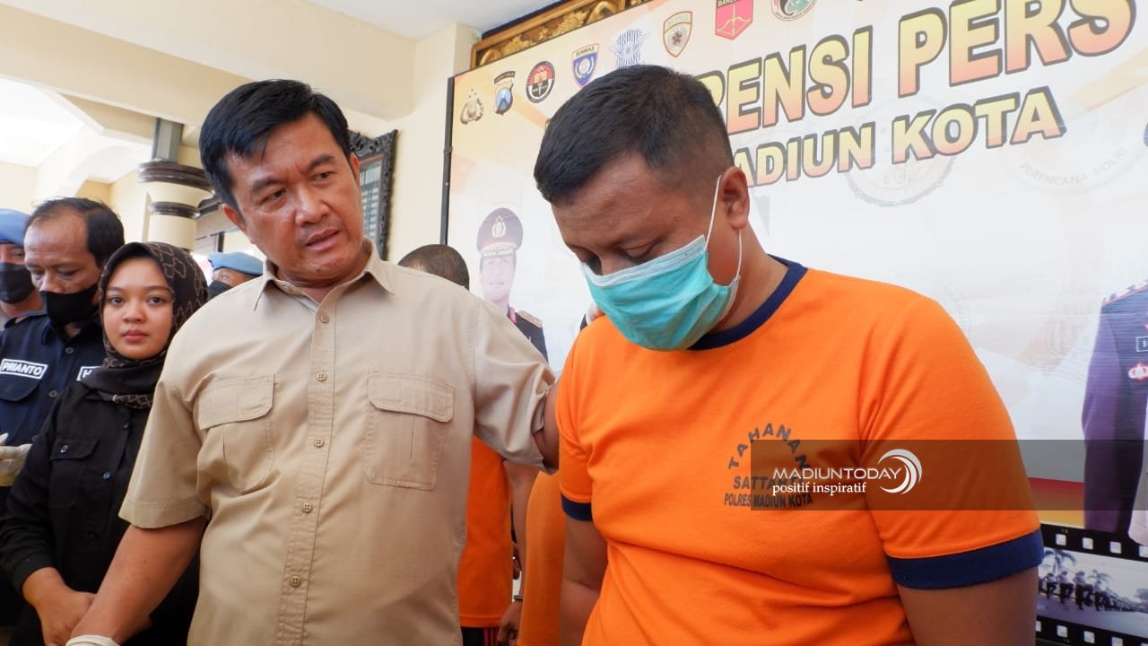 Foto utama berita: Pengangguran Ngaku Pilot berhasil Kelabuhi Janda, Gondol Dompet, HP, dan Mobil Avanza