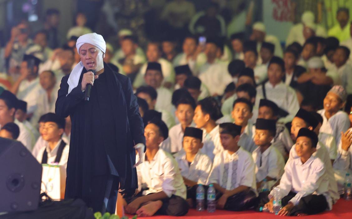 Foto 2 dari 6: Lantunan Merdu Opick Jadikan Peringatan Hari Santri Makin Menarik