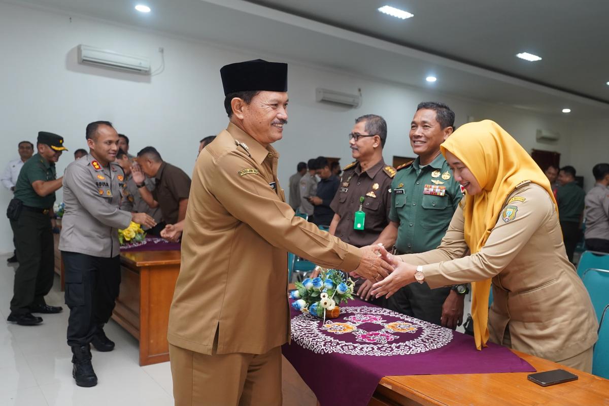 Foto 8 dari 9: Jaga Kondusivitas Kota Jelang Lebaran, Wali Kota Gelar Rakor Tim Kewaspadaan Dini Bersama Tiga Pilar