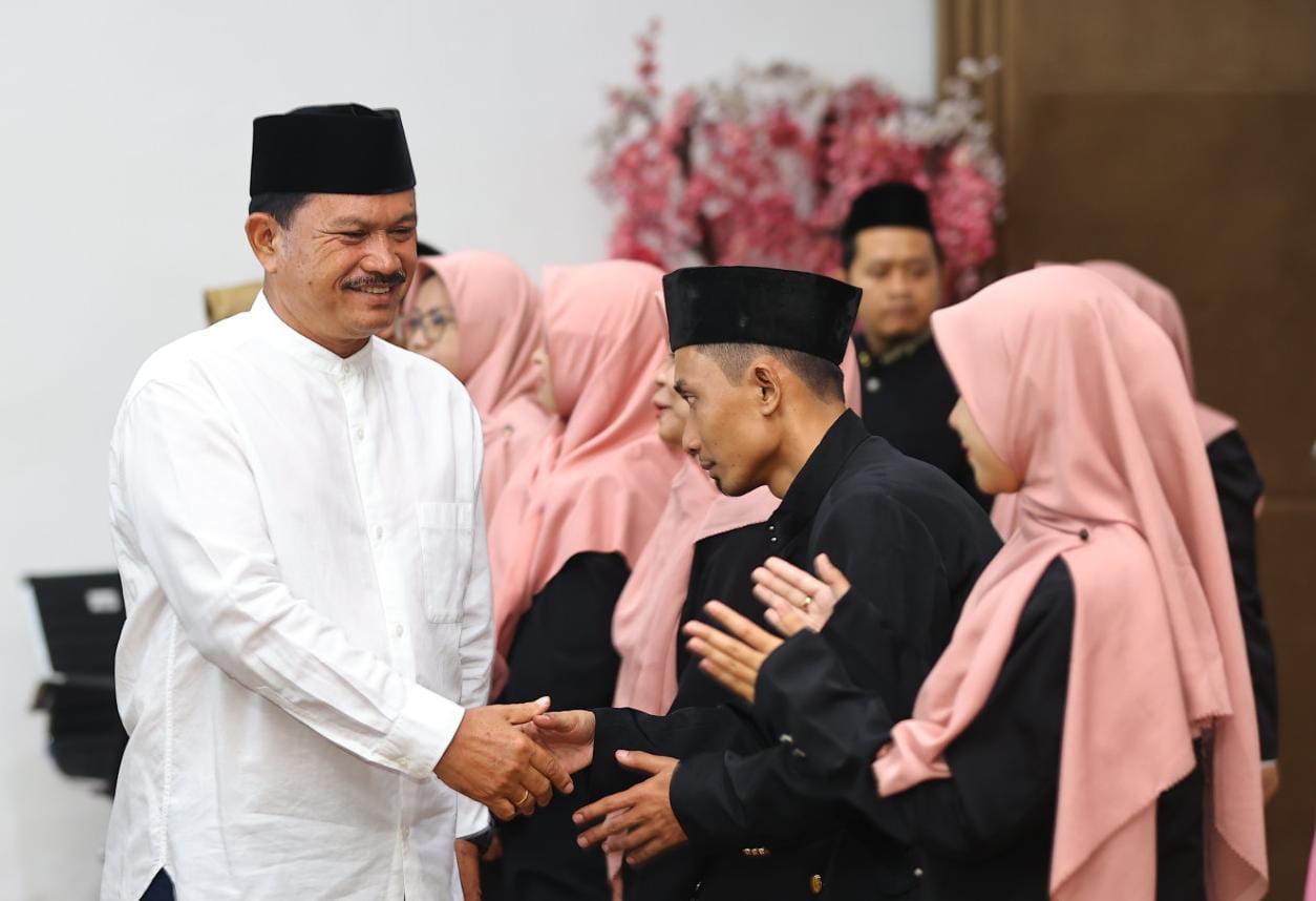 Foto 3 dari 10: Lantik 23 Pejabat, Wali Kota Sebut Masih Ada Pergeseran Lagi Dalam Waktu Dekat