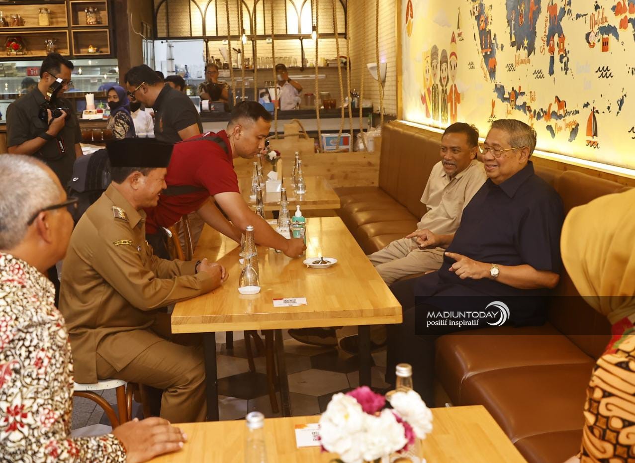 Foto 2 dari 4: Makan Siang di Kota Madiun, SBY: Saya Melihat Madiun Banyak Kemajuan di Bawah Kepemimpinan Sekarang