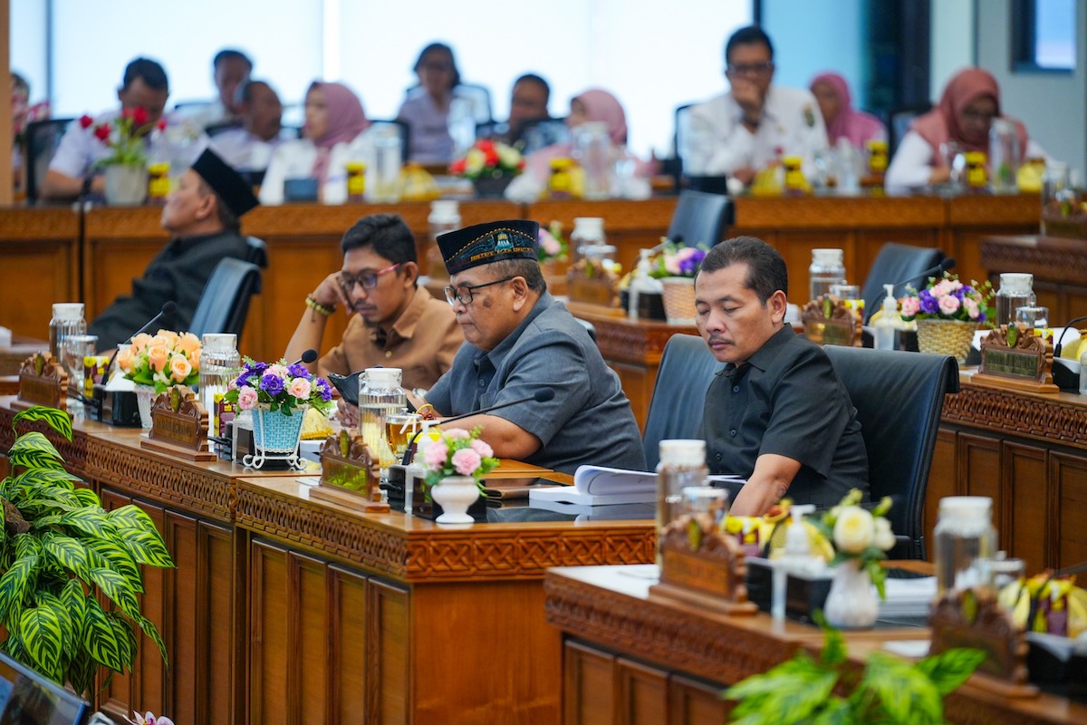 Foto 5 dari 8: Rapat Paripurna Bersama DPRD, Wali Kota Sampaikan Jawaban Atas PU Fraksi