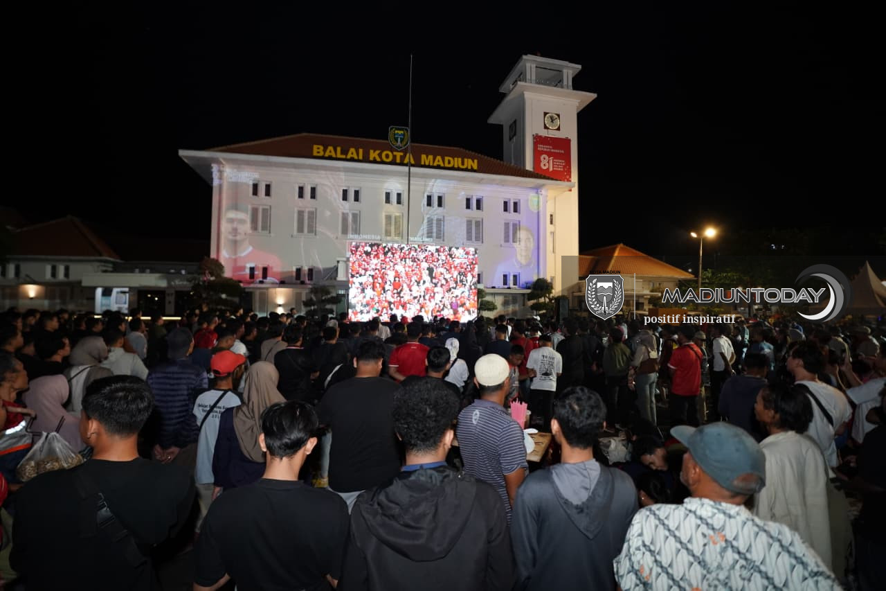 Foto 13 dari 19: Laga Berbalut Drama, Berakhir Bahagia