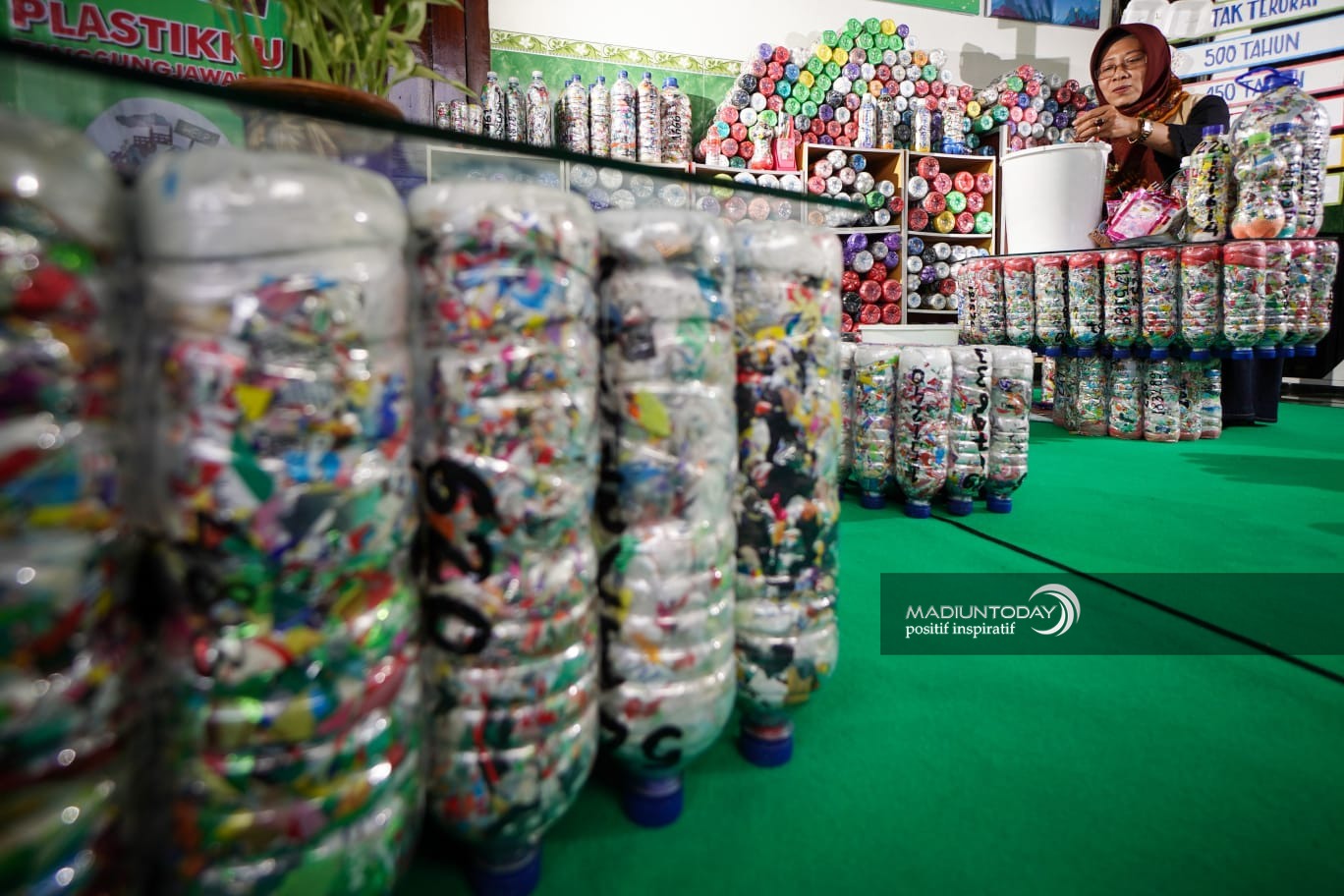 Foto 3 dari 9: Kreatif, Warga Nambangan Lor Kelola Sampah Plastik Melalui Ecobrick