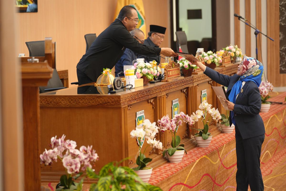 Foto 3 dari 8: Rapat Paripurna DPRD Kota Madiun, Bahas Pengambilan Keputusan Atas Raperda APBD Tahun 2025