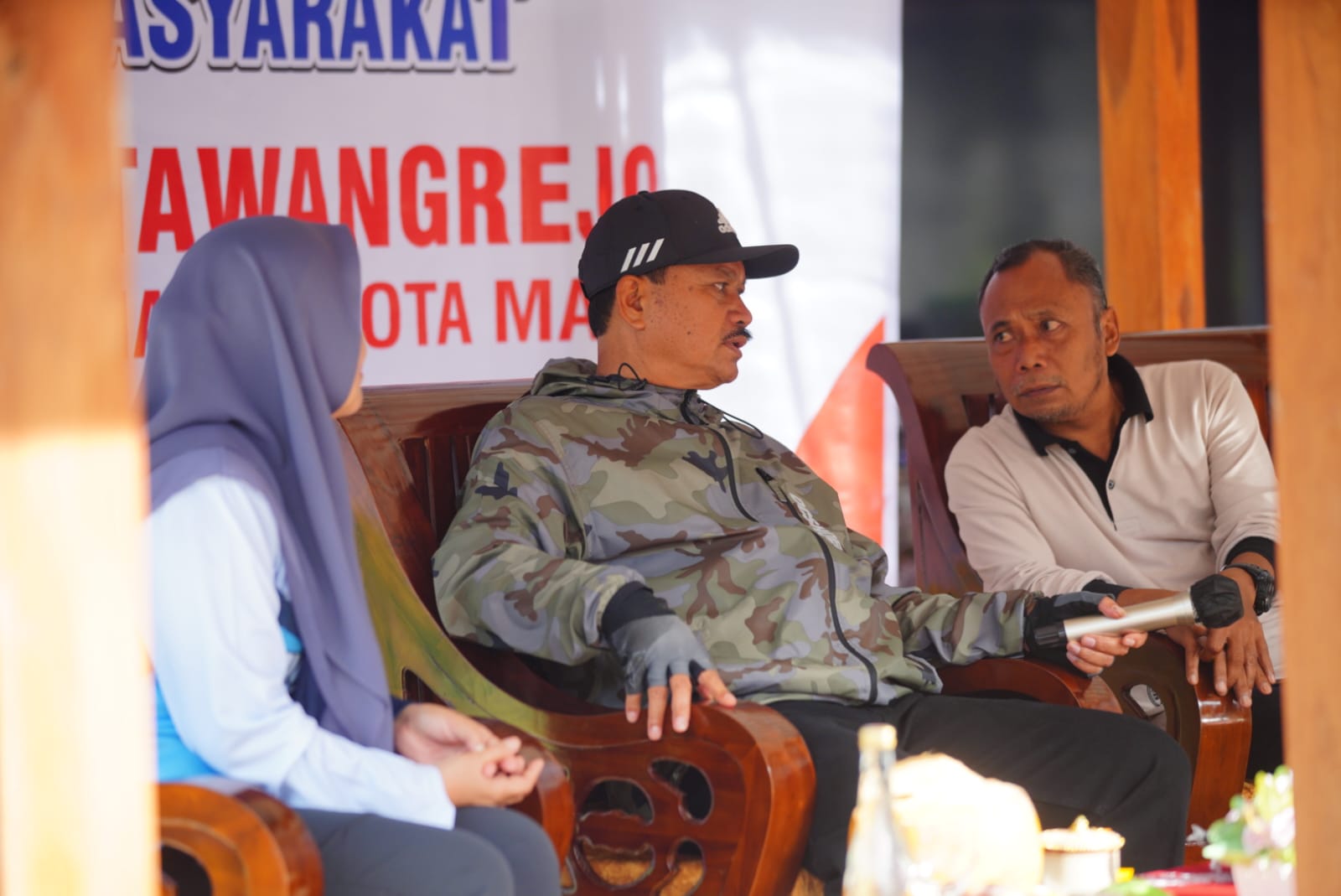 Foto 10 dari 10: Tinjau Lokasi Usulan Musrenbang di Tiga Kelurahan, Wali Kota Juga Berdialog dengan Masyarakat Bahas Pembangunan