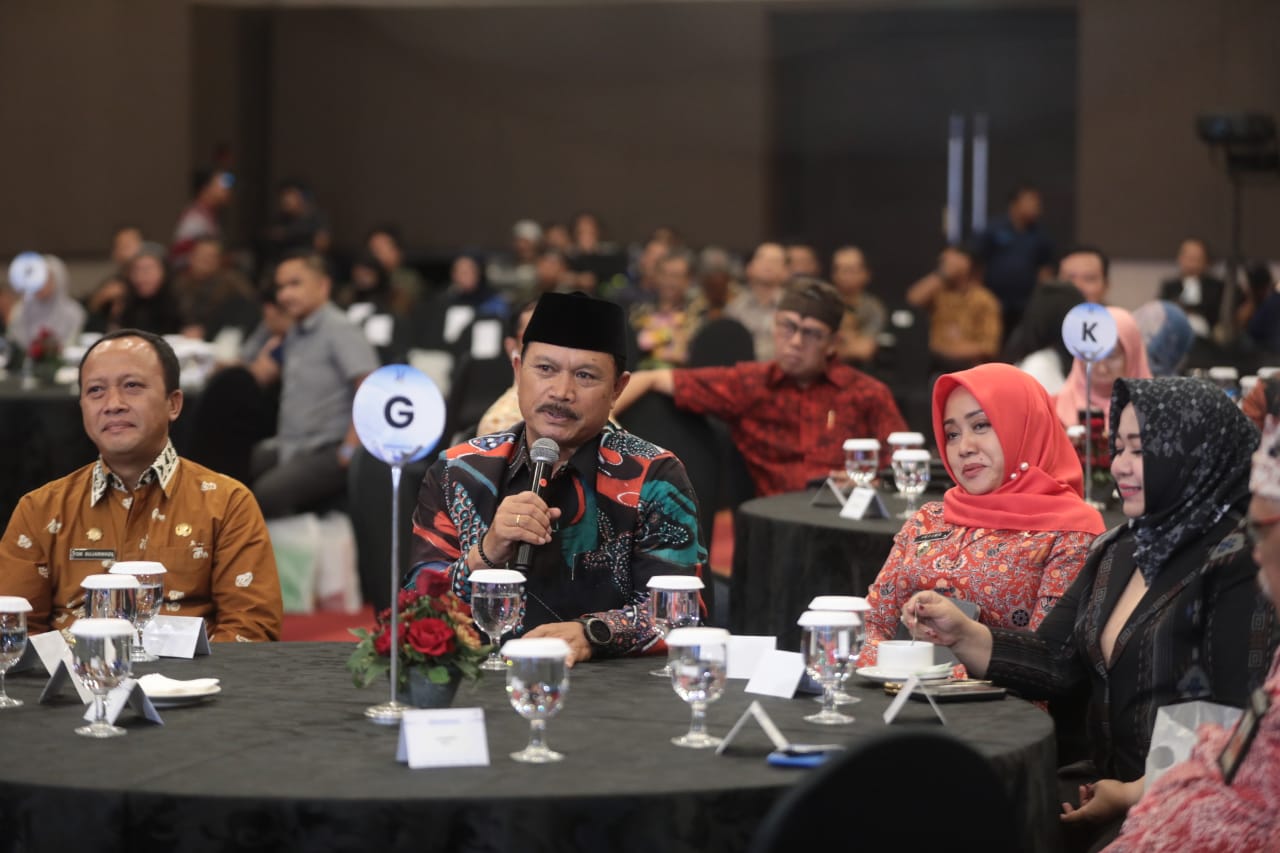 Foto 4 dari 11: Berhasil Kendalikan Inflasi, Kota Madiun Raih Penghargaan Daerah dengan Tingkat Inflasi Terendah di Jawa Timur dari Harian Surya