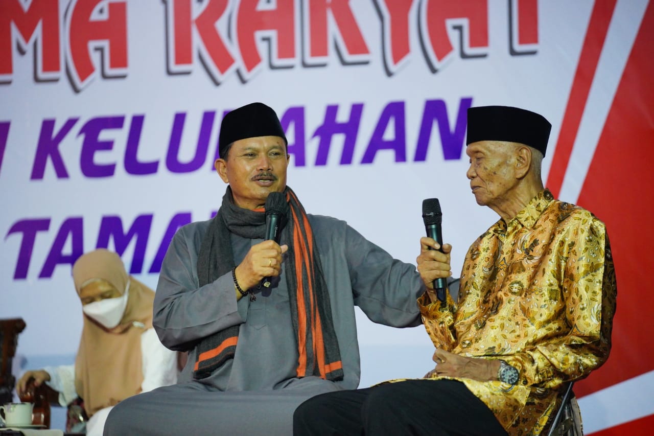 Foto 2 dari 14: Gelar Kegiatan Bersama Warga, Wali Kota Sampaikan Santunan Untuk Warga