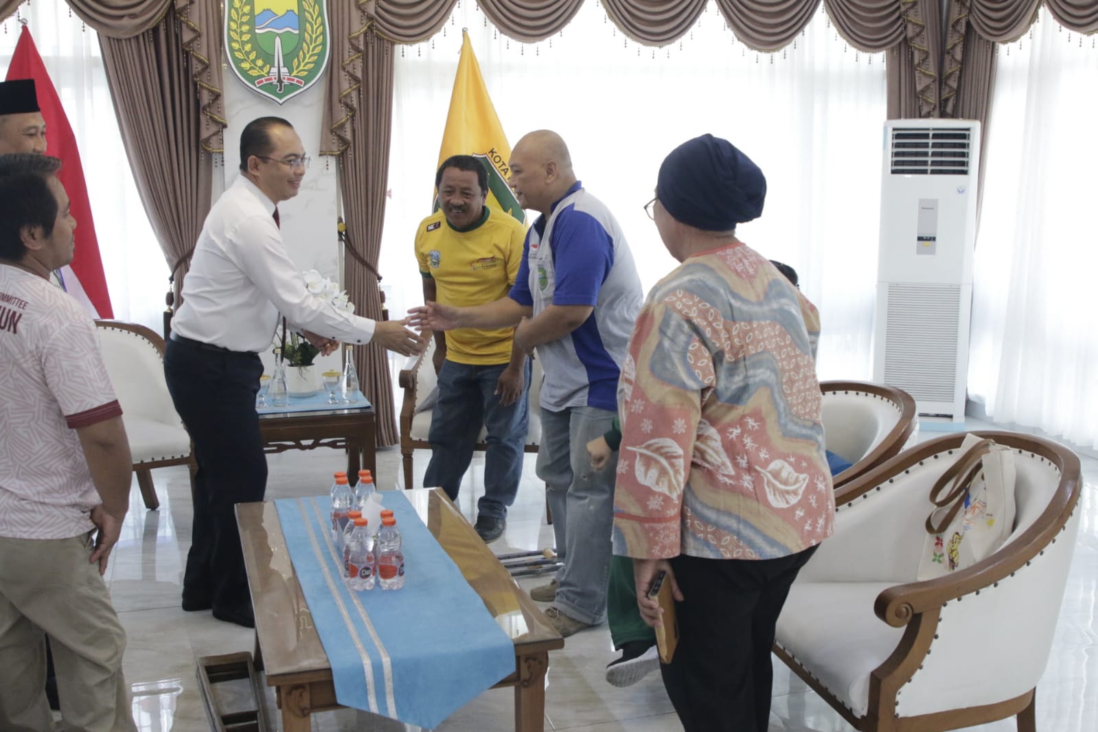 Foto 7 dari 12: Pj. Wali Kota Madiun Terima Audiensi dari NPCI dan Mercure Hotel, Bicarakan Prestasi Hingga Jalin Sinergi
