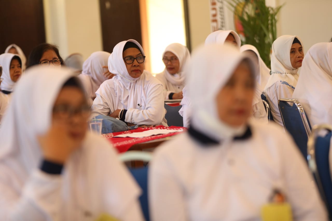 Foto 9 dari 11: Dukung Peningkatan Kesehatan Lansia, Wali Kota Gelar Pelatihan Instruktur Senam Lansia