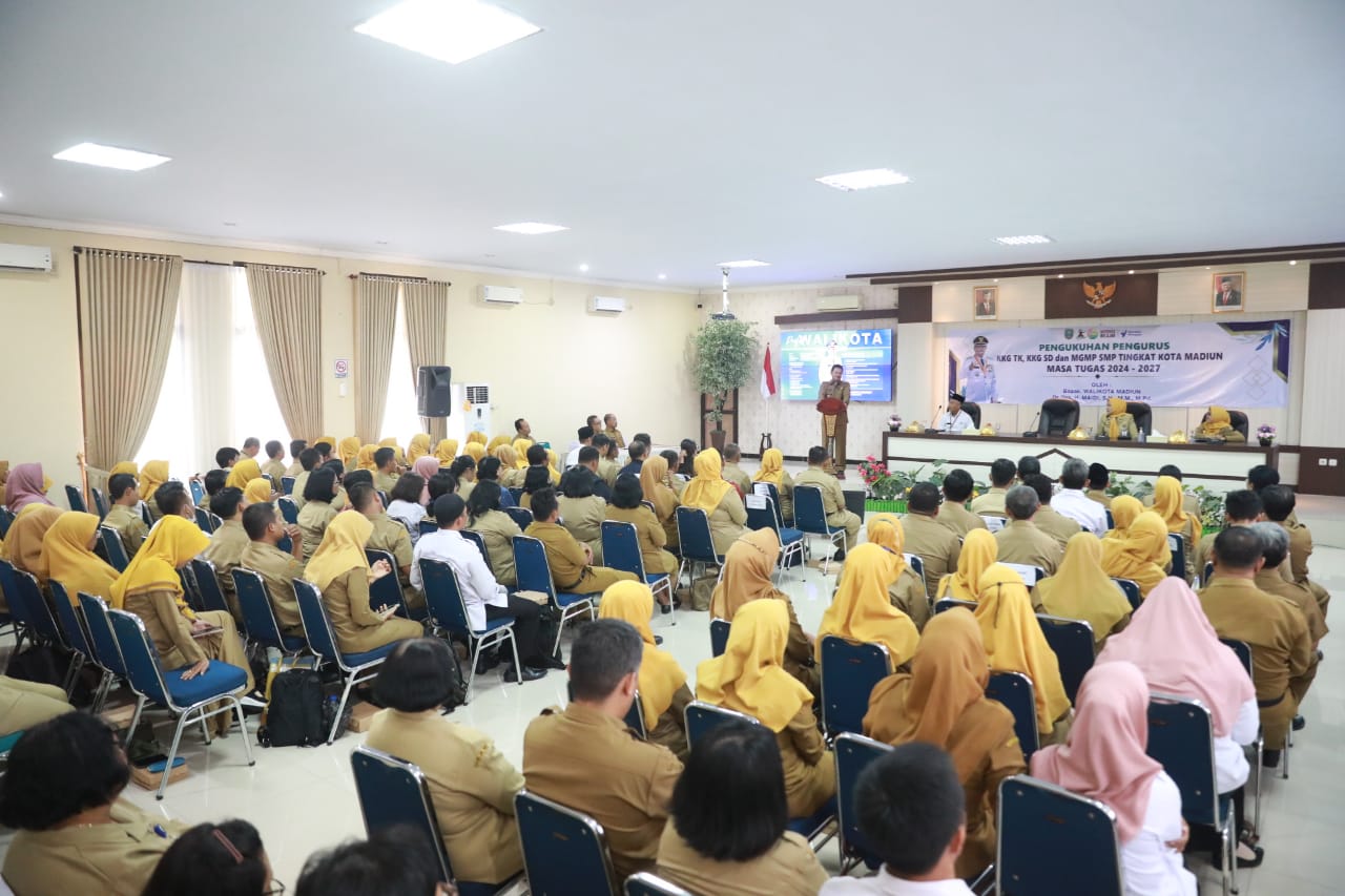 Foto 6 dari 12: Lantik Pengurus Baru KKG Dan MGMP, Wali Kota Pesan Optimalkan Pendidikan Di Kota Pendekar