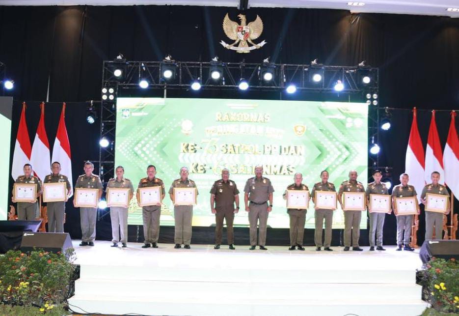 Foto 5 dari 5: Pemkot Madiun Sabet Penghargaan Karya Bhakti Peduli Satpol PP