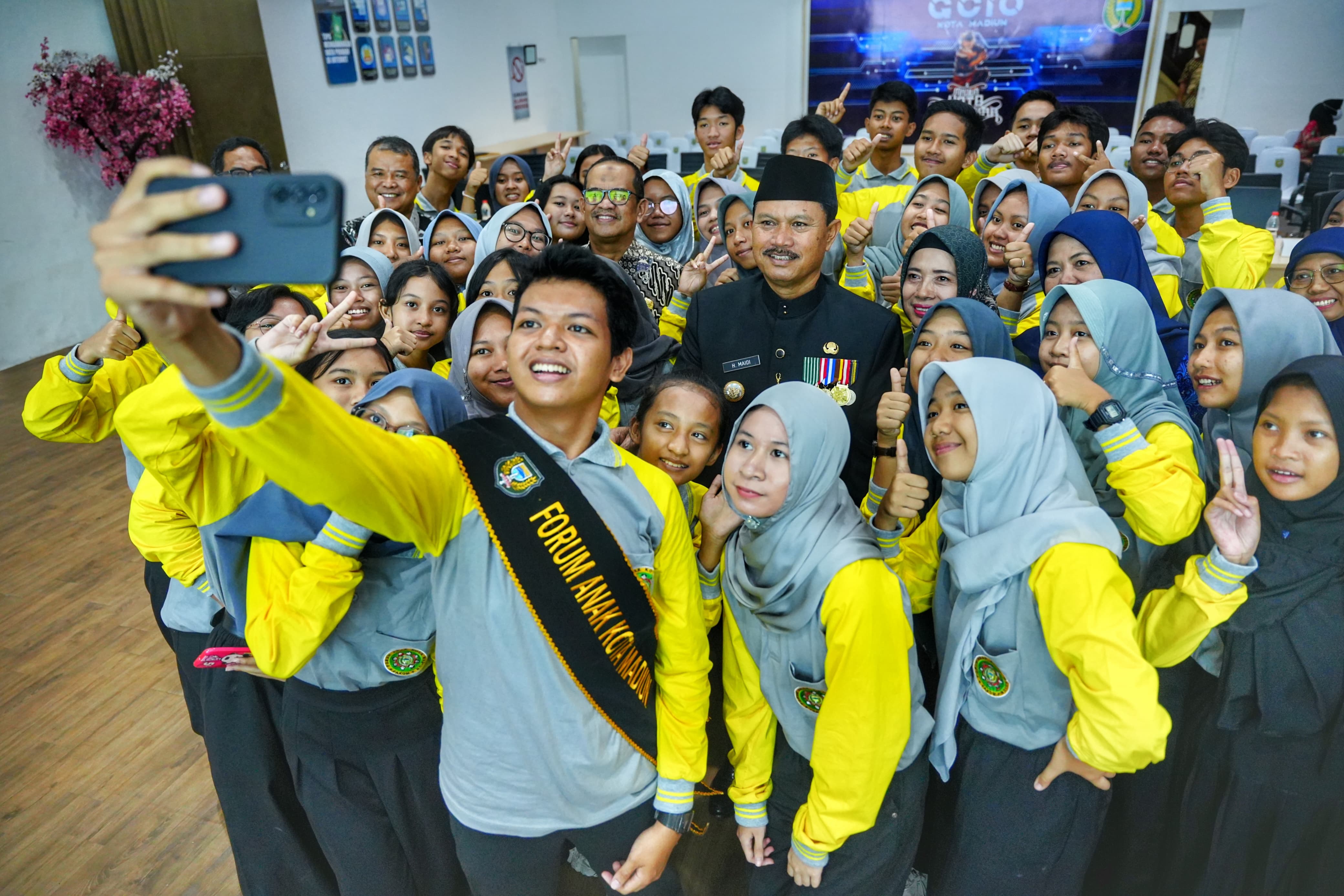 Foto utama berita: Mengenal Lebih Dekat FAKOM, Punya Program Unggulan Cukom With Sis Hingga Baskom untuk Atasi Permasalahan Remaja