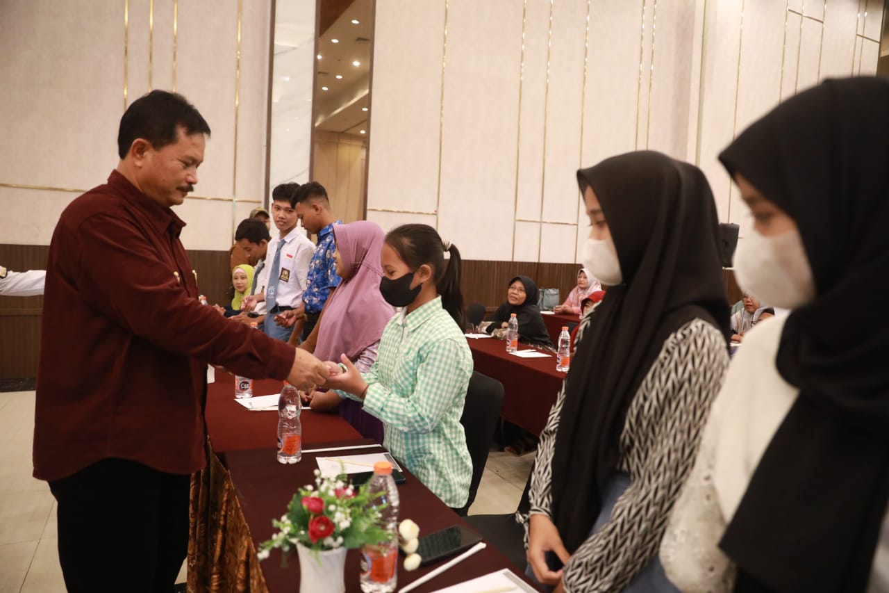 Foto 9 dari 9: Sudah Graduasi, Wali Kota Beri Motivasi Ratusan KPM PKH Agar Lebih Maju
