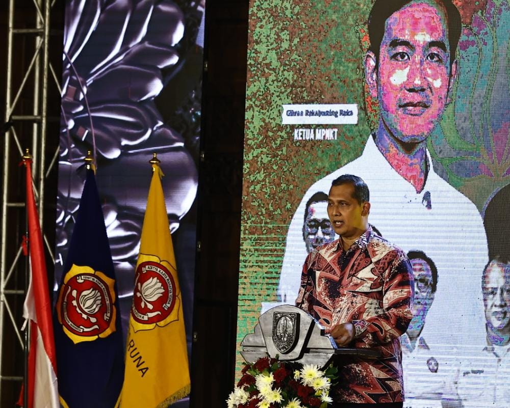 Foto 6 dari 10: Peduli Kaum Pemuda, Wali Kota Diganjar Penghargaan Satyalancana Dharma Aditya Karya Mahatva Yodha