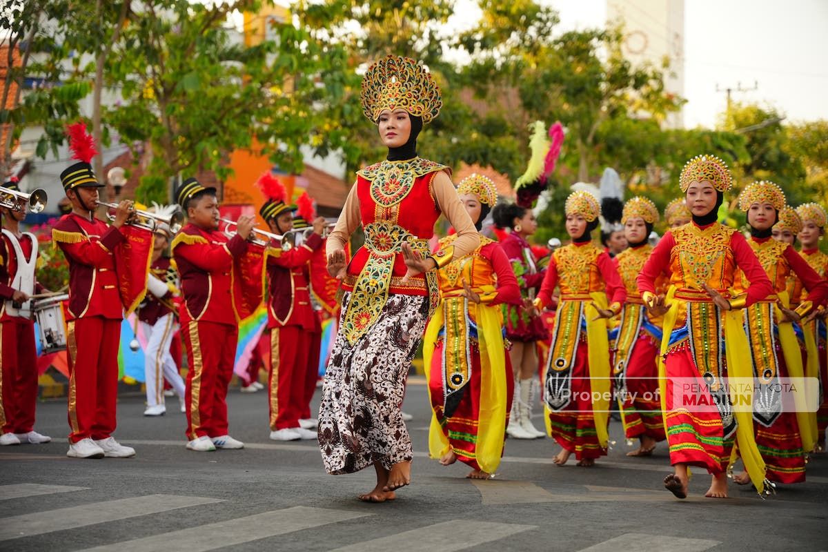 Foto 2 dari 8: Hadiri Event Parade Senja, Wali Kota Apresiasi Kreativitas Peserta