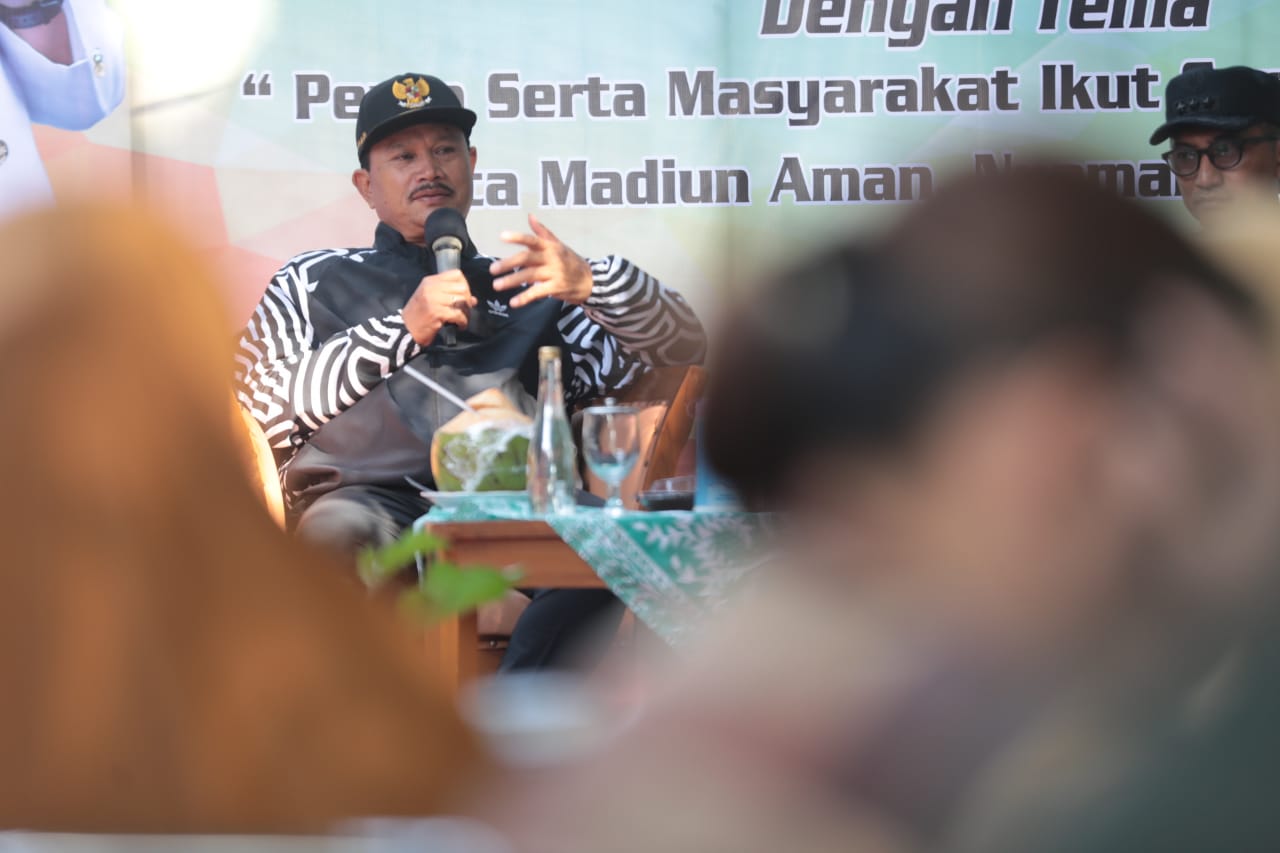 Foto 4 dari 6: Gelar Cangkrukan di Dua Kelurahan, Wali Kota Imbau Warga Ikut Wujudkan Keamanan dan Kedamaian Kota