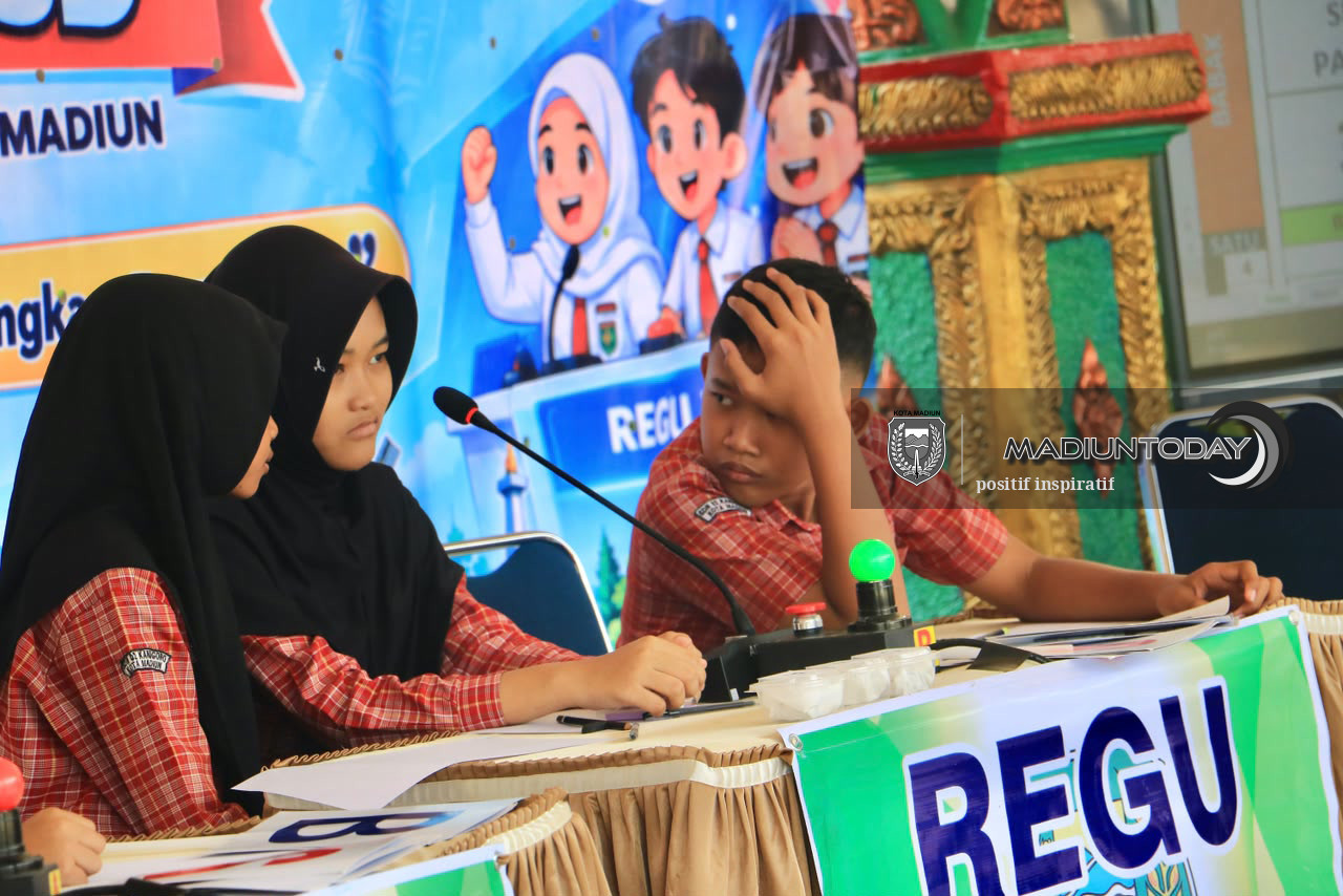 Foto 3 dari 10: Adu Cepat Tepat di Final LCC, Asah Pengetahuan dan Kepercayaan Diri Siswa
