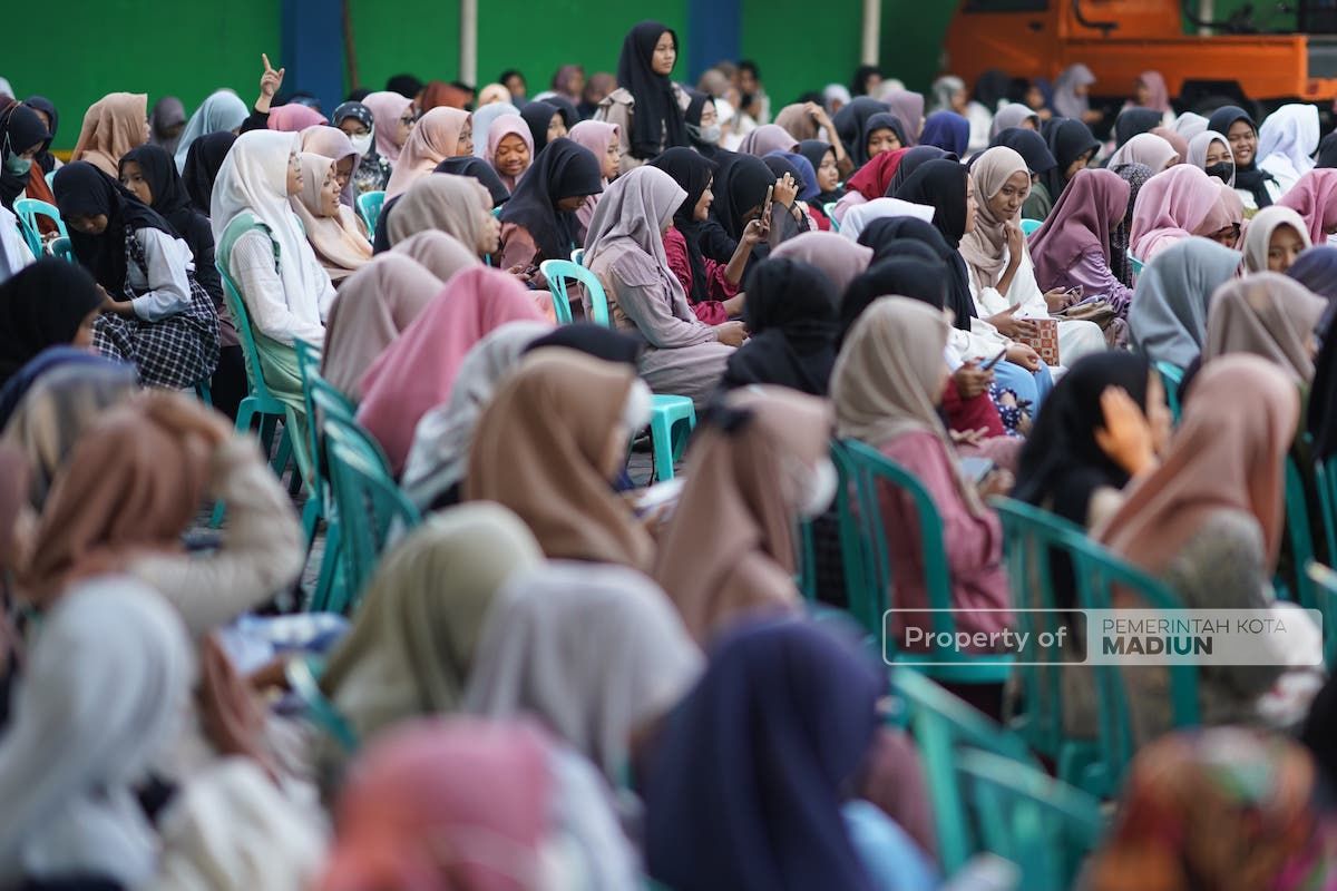 Foto 3 dari 9: Ikuti Pengajian Ahad Wage SKIMA, Wali Kota Sampaikan Program Pendidikan Pemerintah Kota